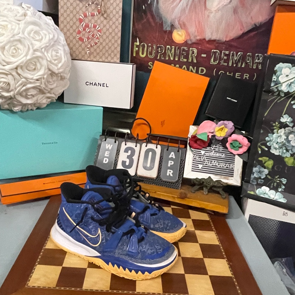 Nike Kyrie 7 Sisterhood
